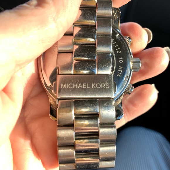 Beautiful Michael Kors Watch - Picture 2 of 2